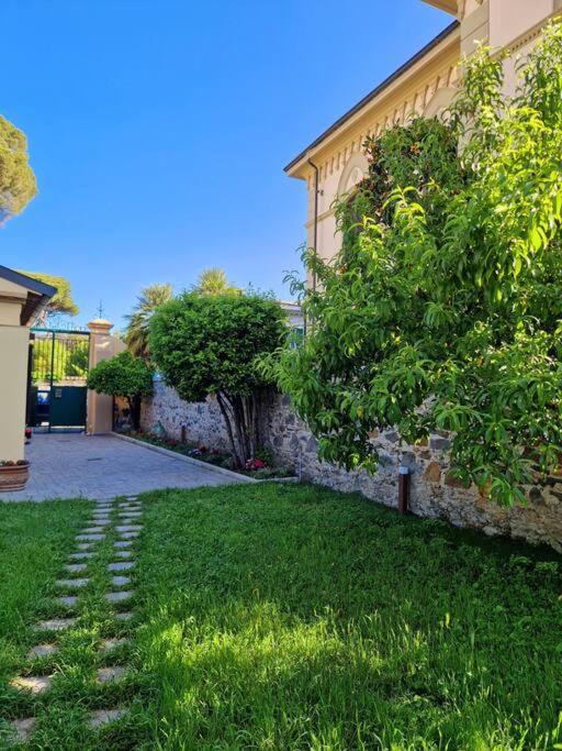 Serra Di Mare Casa Con Giardino Livorno Exterior foto